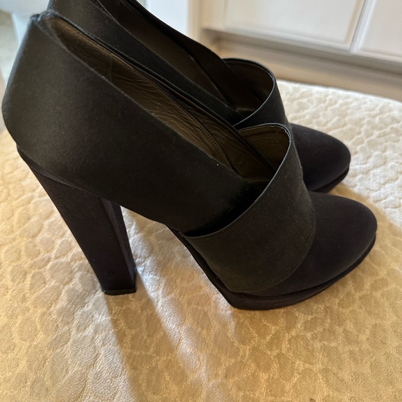 Shoes - Picture 3 of 6